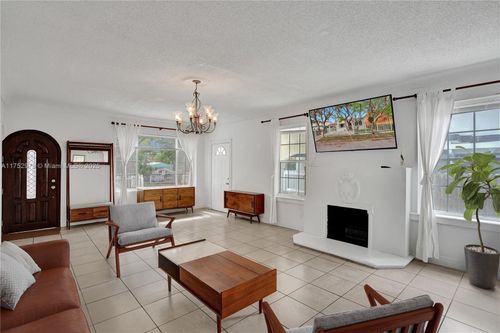 1785 Sw 10th St, MIAMI, FL, 33135-5103 | Card Image