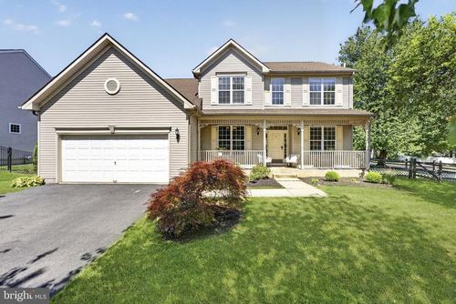 2 Stonehedge Dr, East Windsor, NJ, 08520-2825 | Card Image