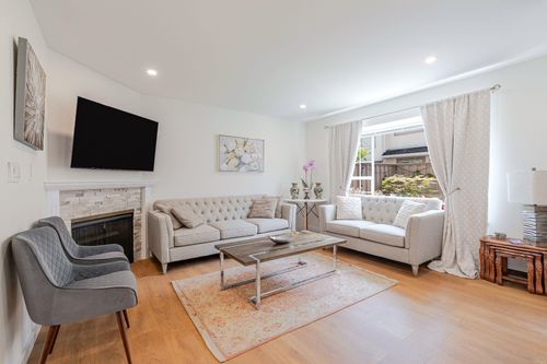 16-901 W 17th St, North Vancouver, BC, V7P1V8 | Card Image