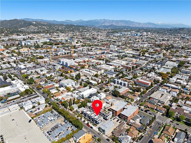 922 N Ridgewood Pl, House other with 3 bedrooms, 4 bathrooms and 2 parking in LOS ANGELES CA | Image 24