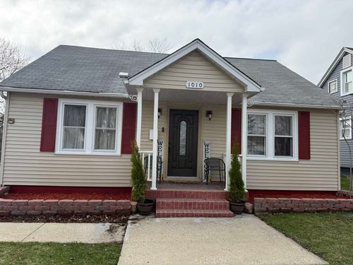 1010 Osmond Ave, Antioch, IL, 60002-1415 | Card Image