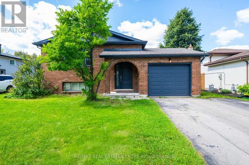 141 Cedar Crest St, Kitchener, ON, N2N2A6 | Card Image