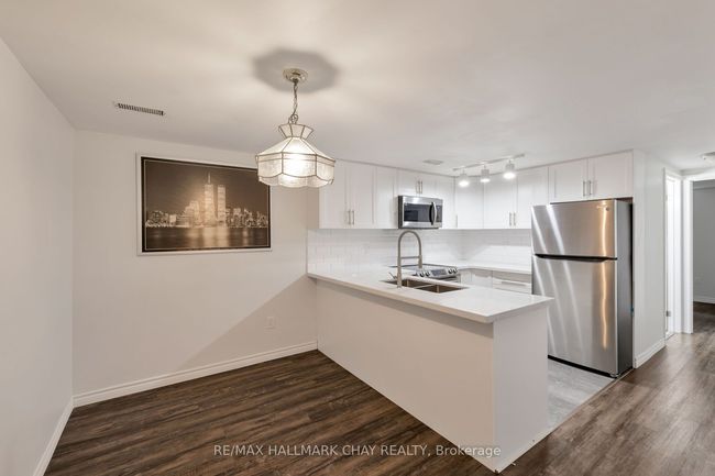 39 Eugenia St, House other with 5 bedrooms, 2 bathrooms and 4 parking in Barrie ON | Image 37