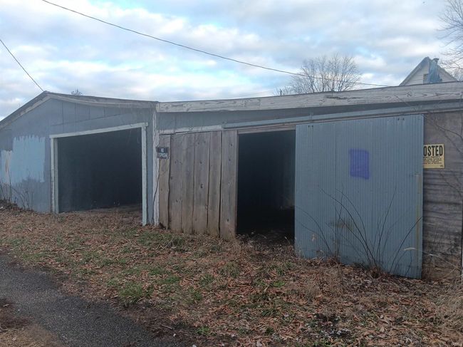 7775 E Church St, House other with 5 bedrooms, 1 bathrooms and null parking in Dugger IN | Image 28