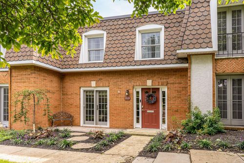 84-2828 Chateau Cir, Upper Arlington, OH, 43221-2554 | Card Image