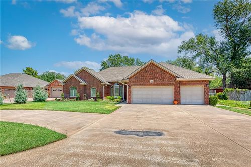 800 N Elk Ave, Elk City, OK, 73644-2448 | Card Image