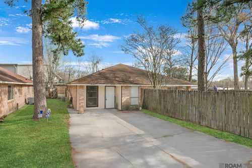 8195 Jefferson Park Dr, Baton Rouge, LA, 70817-6325 | Card Image