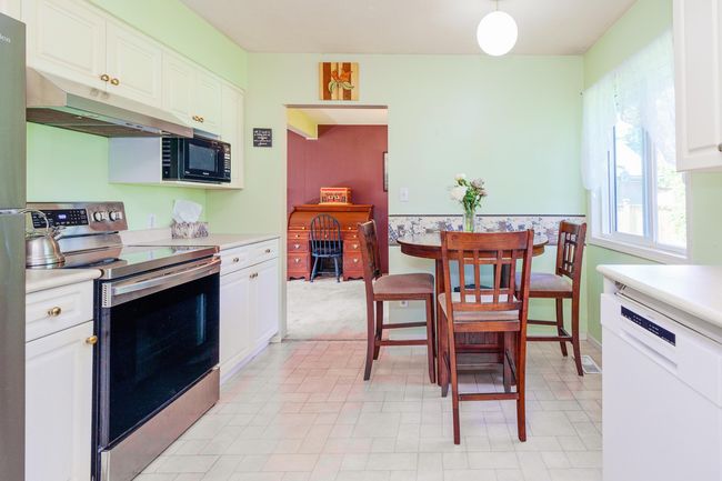 12730 226 St, House other with 3 bedrooms, 1 bathrooms and 4 parking in Maple Ridge BC | Image 14