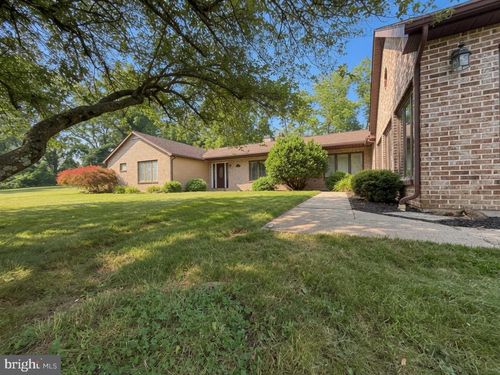 5770 Sun Valley Run, ZIONSVILLE, PA, 18092-2042 | Card Image