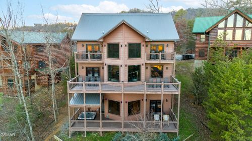 2028 Smoky Cove Rd, Sevierville, TN, 37876-3507 | Card Image