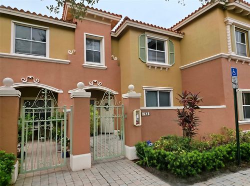 2205-733 Sw 107th Ave, Pembroke Pines, FL, 33025-6921 | Card Image