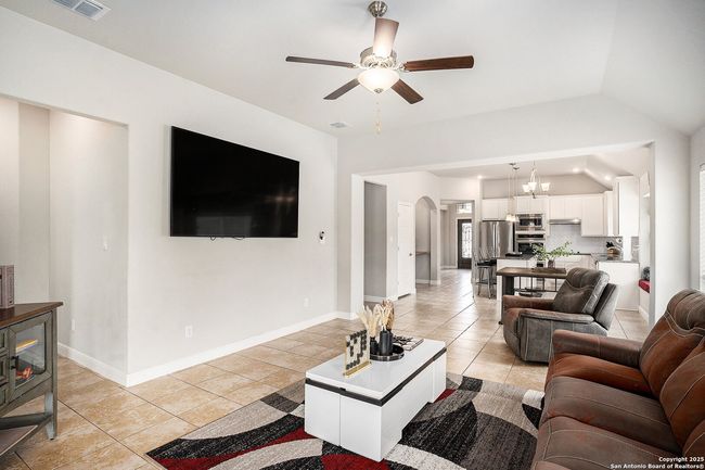 420 Bee Caves Cv, House other with 5 bedrooms, 3 bathrooms and null parking in Cibolo TX | Image 9