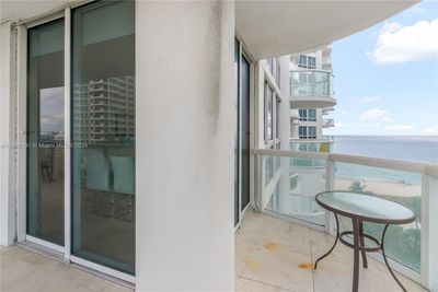 907 - 6365 Collins Ave, Condo with 2 bedrooms, 2 bathrooms and null parking in Miami Beach FL | Image 2