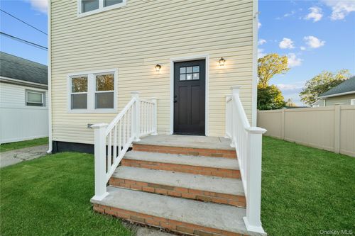 146 Lincoln Ave, Roosevelt, NY, 11575-1813 | Card Image