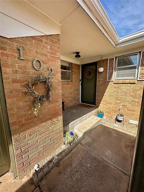 102 W 9th Dr, Blair, OK, 73526 | Card Image