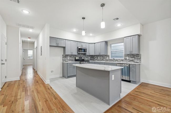 2 - 38 Blum Street, Condo with 3 bedrooms, 2 bathrooms and null parking in Newark NJ | Image 4
