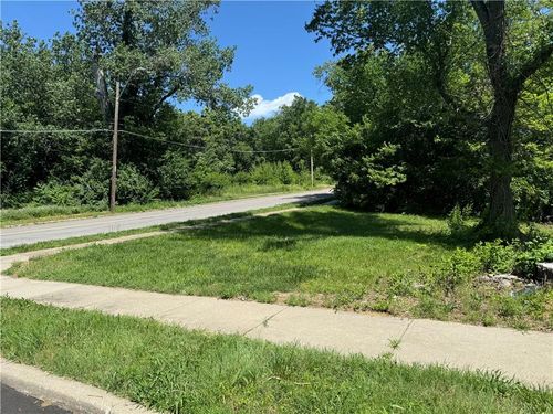 1800 E 24th St, Kansas City, MO, 64127-3706 | Card Image