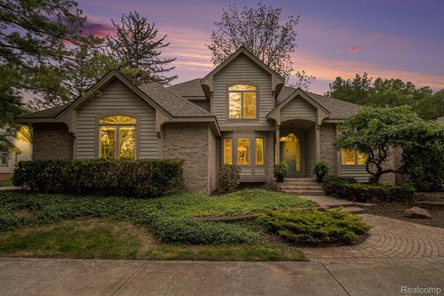 6512 White Lake Rd, Clarkston, MI, 48346-1585 | Card Image