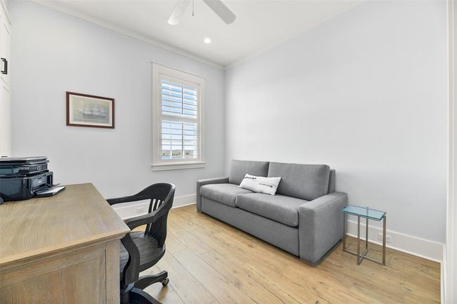Guest bedroom adjacent to kitchen. | Image 20