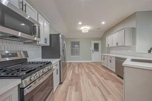 2 Garden Lodge Pl, The Woodlands, TX, 77382-2775 | Card Image