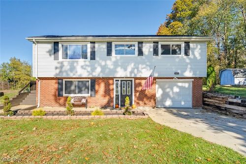 4525 Coe Rd, Ravenna, OH, 44266-2573 | Card Image