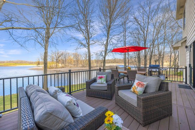 Maint free Timbertech upper decking, alum rails | Image 6