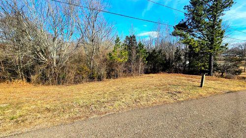 470 Olivet Dr, Savannah, TN, 38372-6139 | Card Image