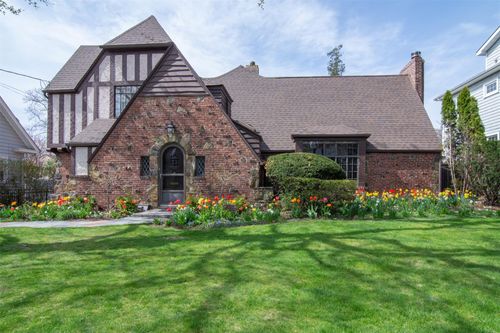 125 Reed Ave, Pelham, NY, 10803-2435 | Card Image