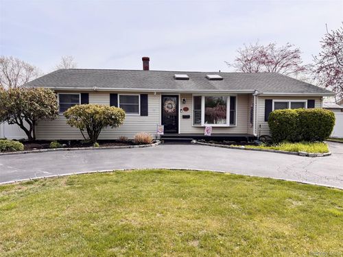212 Matthews Rd, Oakdale, NY, 11769-1845 | Card Image