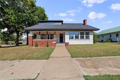 1101 E 9th Street, Home with 4 bedrooms, 2 bathrooms and null parking in Okmulgee OK | Image 1