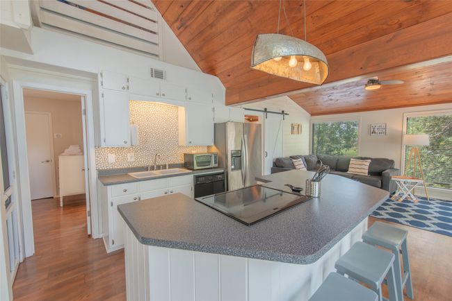 108 E Barker Creek Dr, House other with 3 bedrooms, 2 bathrooms and null parking in Scroggins TX | Image 8
