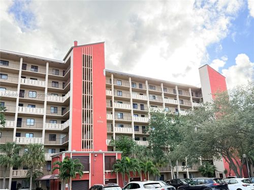 508-2206 S Cypress Bend Dr, Pompano Beach, FL, 33069-4437 | Card Image