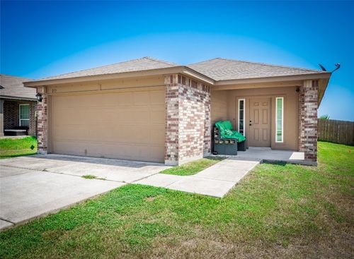 213 Talon Dr, Luling, TX, 78648-2528 | Card Image