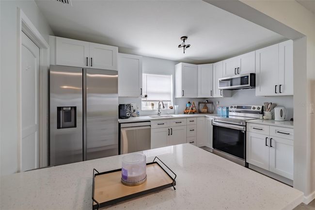 428 Flamingo Dr, House other with 4 bedrooms, 2 bathrooms and null parking in APOLLO BEACH FL | Image 9