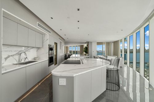 901-1000 S Pointe Dr, Miami Beach, FL, 33139-7342 | Card Image