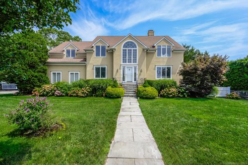 142 Downs Ave, Stamford, CT, 06902-7842 | Card Image