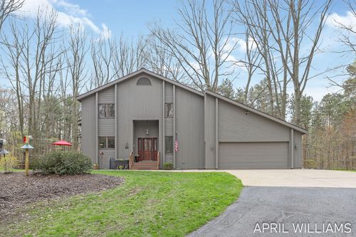 6801 Wildwood Dr, West Olive, MI, 49460-9763 | Card Image