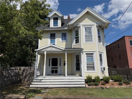 204 Brow St, Liverpool, NY, 13088-4953 | Card Image