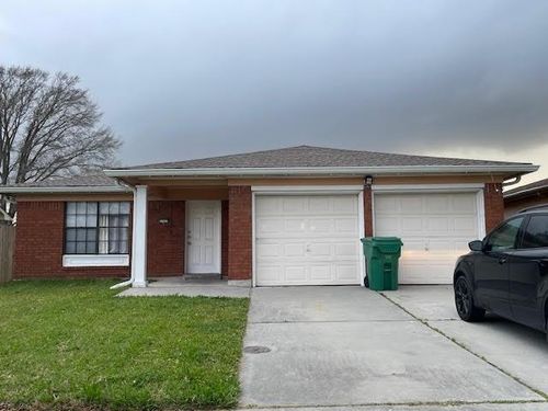 2727 Ridgefield Rd, Gretna, LA, 70056-7717 | Card Image