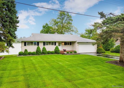 2982 Shawnee Ln, Waterford, MI, 48329-4336 | Card Image