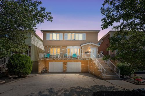13 Schuyler Pl W, Bayonne, NJ, 07002-1576 | Card Image