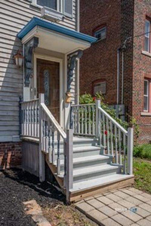 26 Bonner St, Hartford, CT, 06106-3512 | Card Image