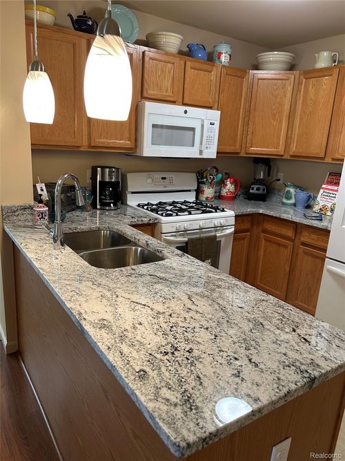 246-41011 Williams St, Grand Blanc, MI, 48439-7217 | Card Image