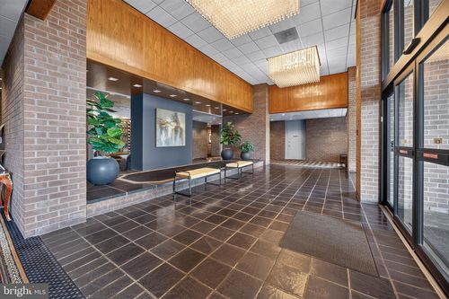 101-1800 Old Meadow Rd, MCLEAN, VA, 22102-1809 | Card Image
