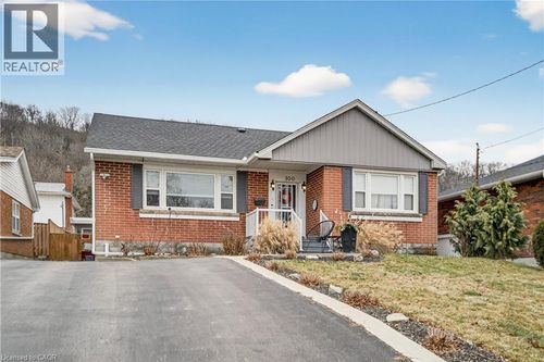 100 Ferndale Ave, Hamilton, ON, L8K4L6 | Card Image