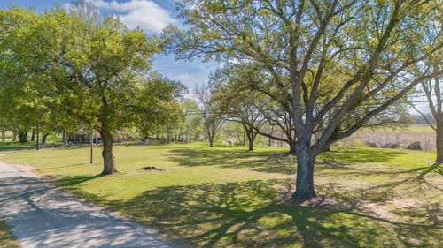 160 Burford St, Columbus, TX, 78934-1424 | Card Image