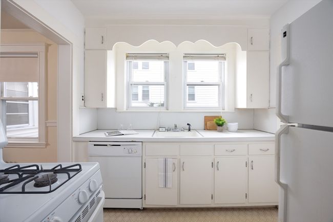 20 - 18 Winslow Rd, Home with 2 bedrooms, 2 bathrooms and 2 parking in Belmont MA | Image 12