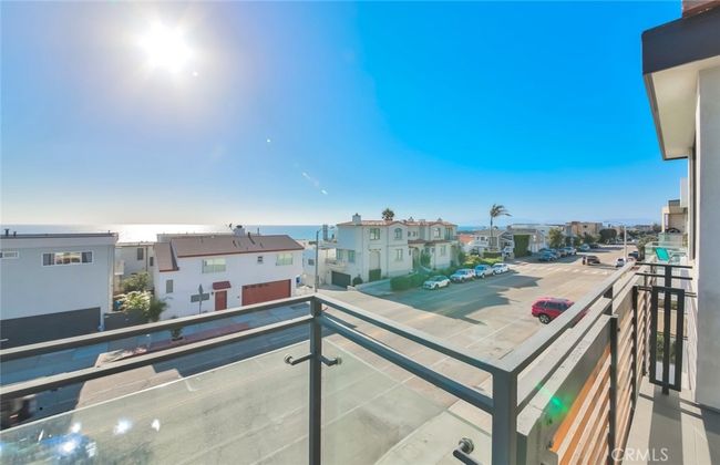 104 Manhattan Ave, Townhouse with 4 bedrooms, 4 bathrooms and 4 parking in Manhattan Beach CA | Image 28