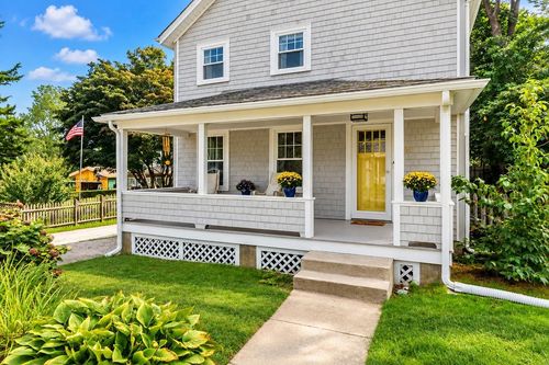 66 Schaeffer St, South Kingstown, RI, 02879-2366 | Card Image