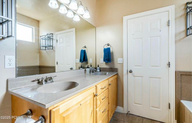 125 W 300 S, Home with 5 bedrooms, 3 bathrooms and null parking in Midway UT | Image 12